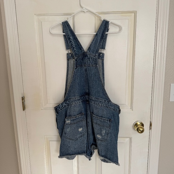 Forever 21+ Distressed Denim Overall Shorts Plus Size 1X - Picture 3 of 6